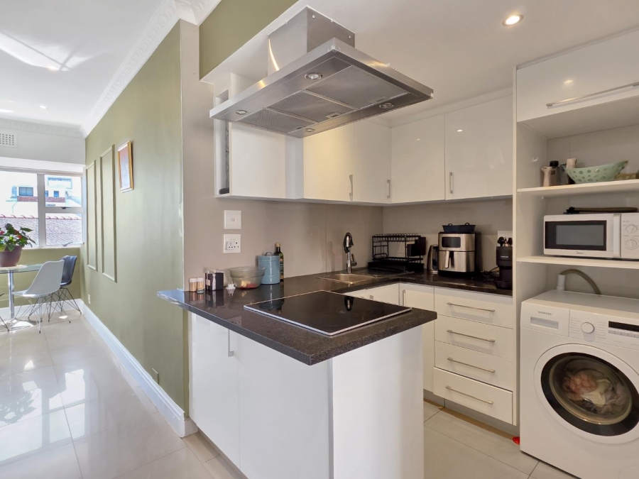 To Let 2 Bedroom Property for Rent in Sea Point Western Cape